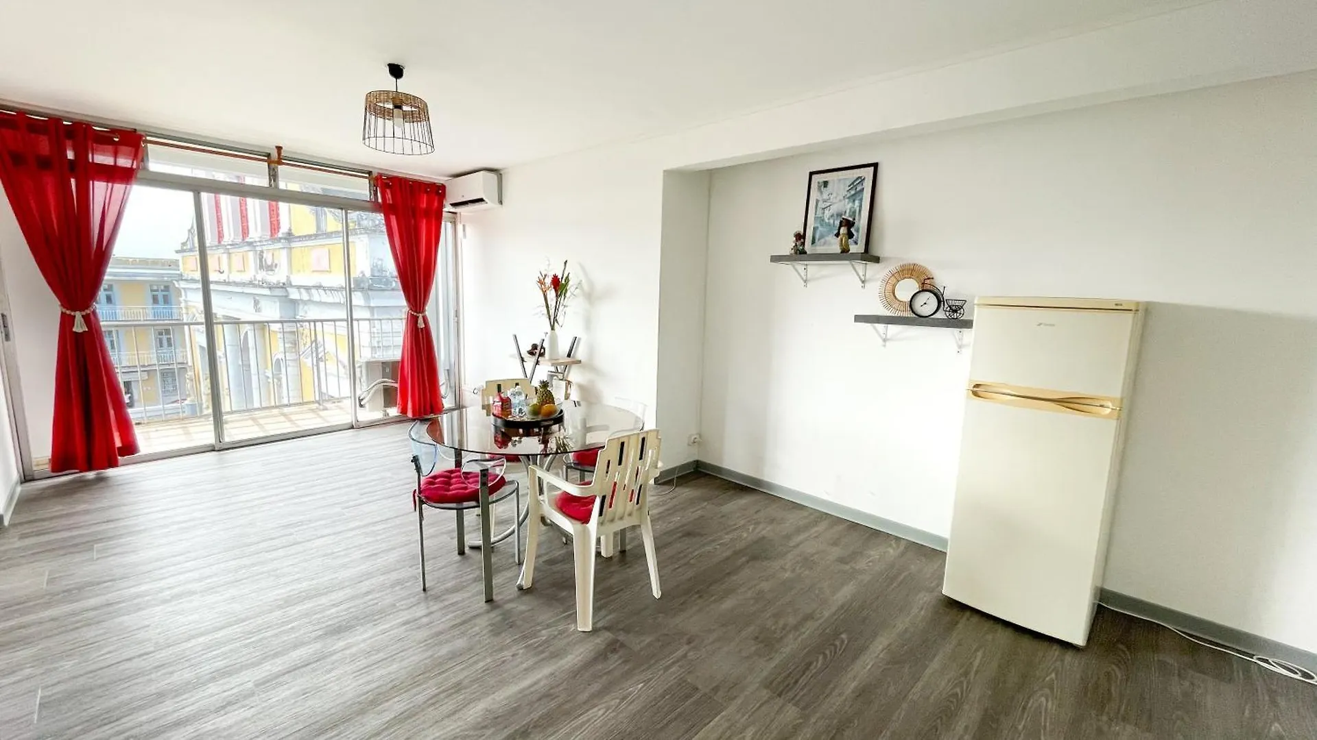 Appartement Grand Sejour Lumineux Avec Balcon & Vue Cathedrale à Pointe-à-Pitre 0*,  Guadeloupe